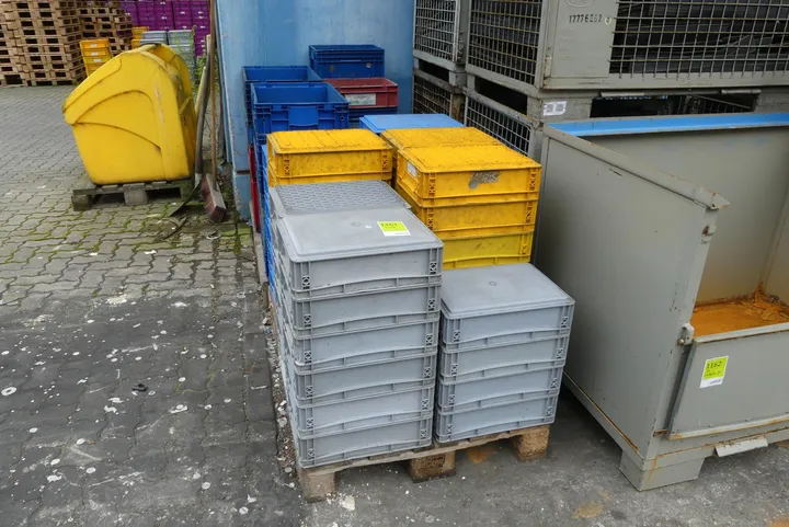 Konvolut Kunststoffkisten Umfang: 2x Palette mit Inhalt